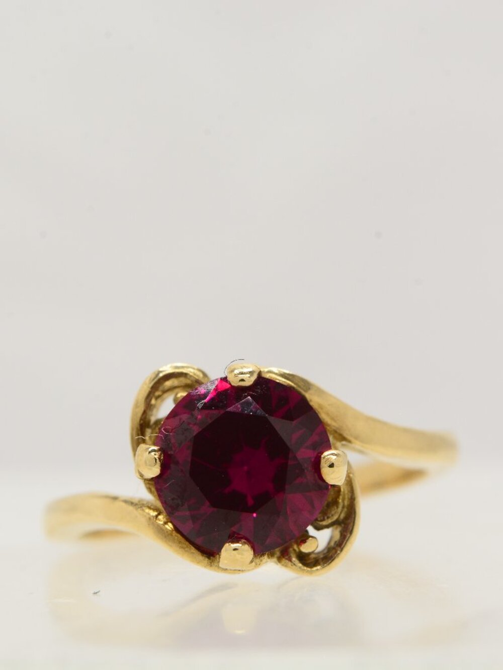 10K VINTAGE RED STONE RING